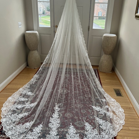 Other - Lace Trim Royal Wedding Veil